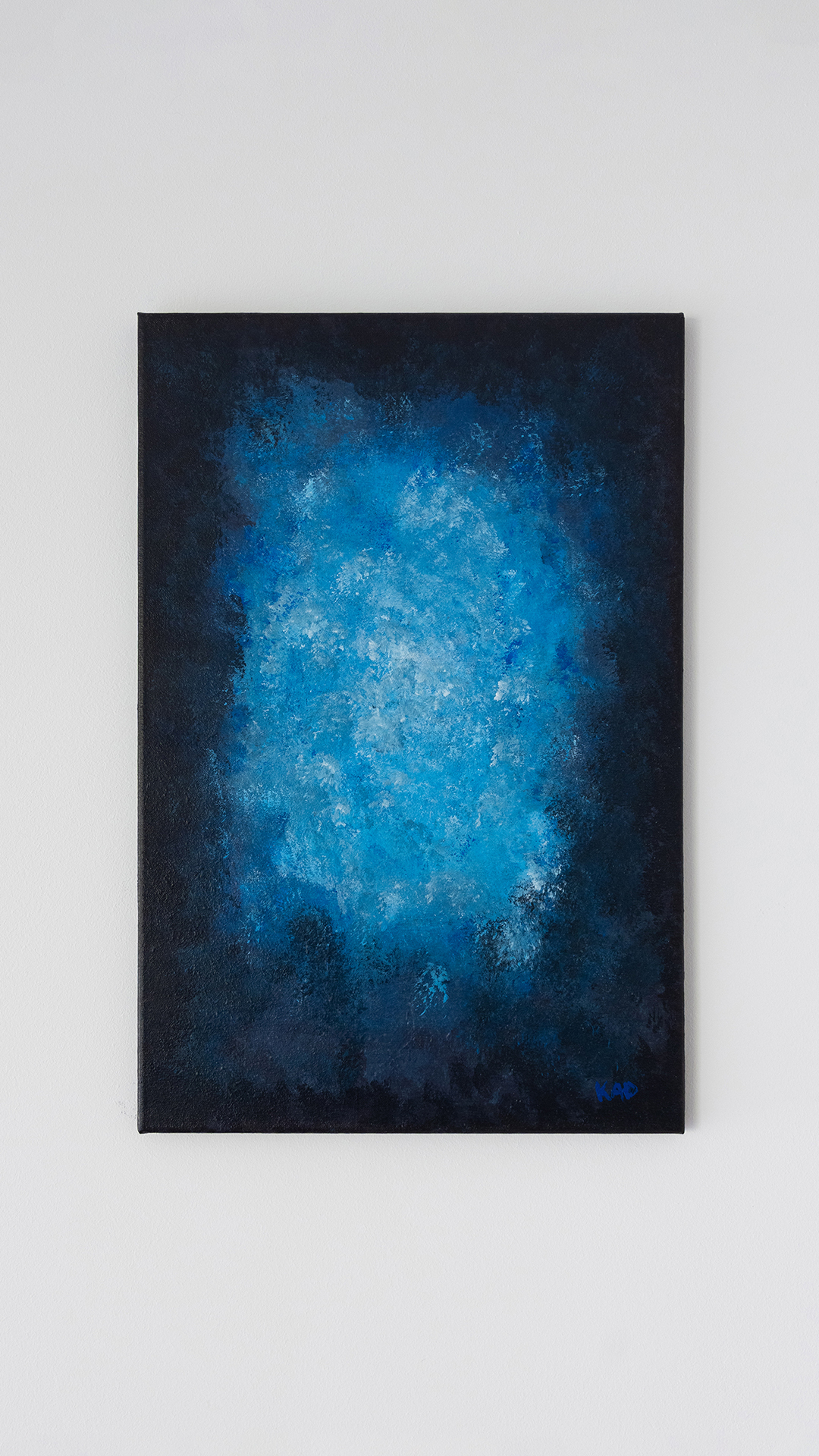 °5 White on Darkblue.